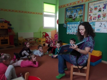 Ca┼éa Polska czyta dzieciom-Cykliczne spotkania z Pani─ů Justyn─ů Kacprzyck─ů