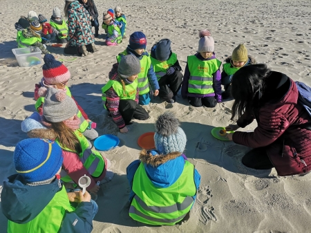 ''Badanie obecności mezoplastiku na plażach Trójmiasta ''