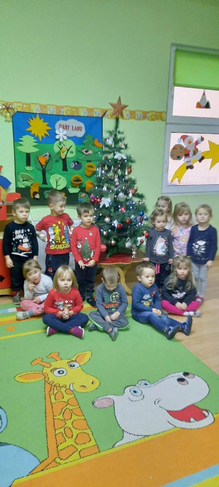 UBIERAMY CHOINKĘ - Jaś i Małgosia - Przedszkole Nr. 46 w Gdynia